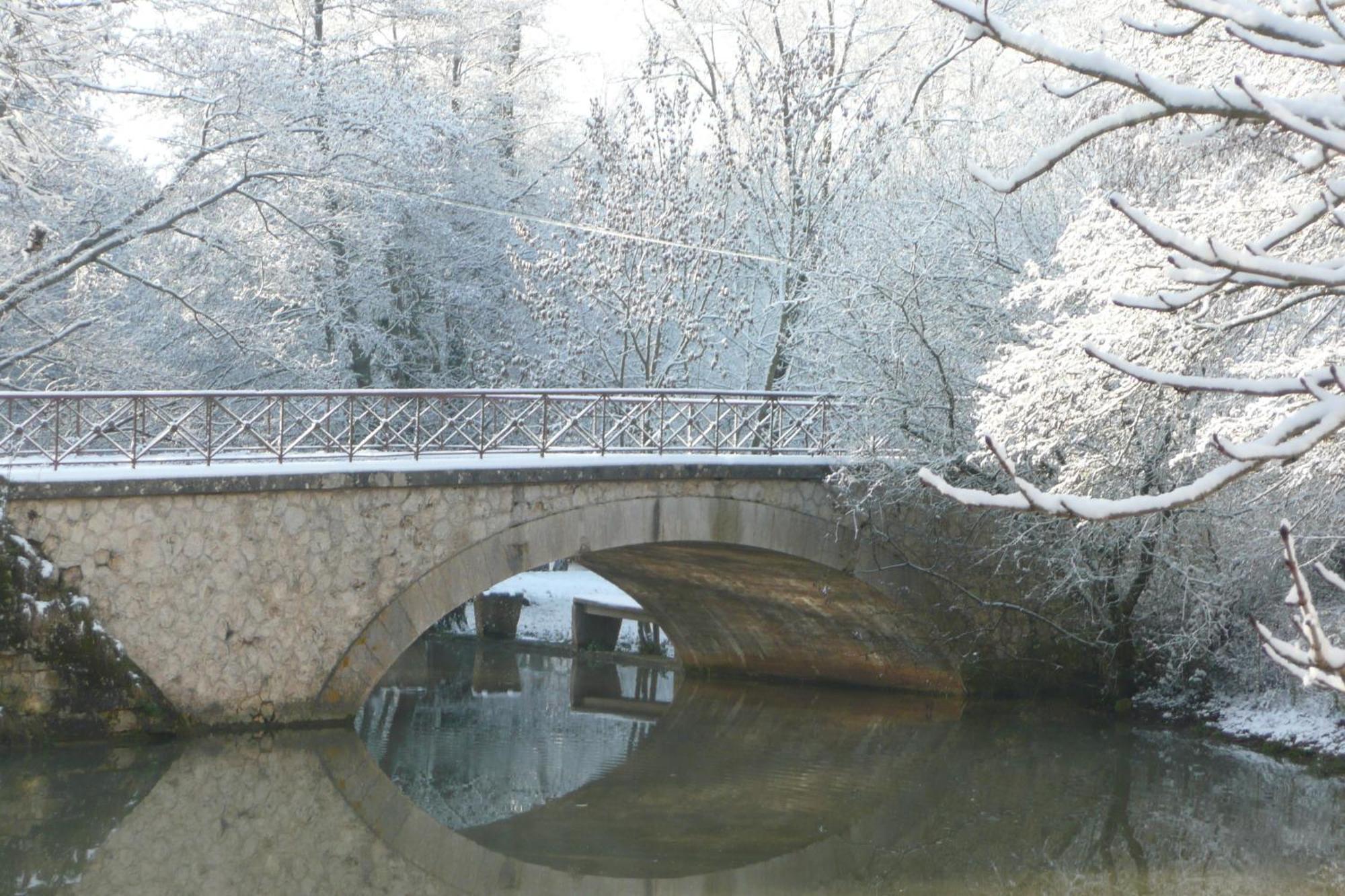 Le Moulin De Poilly Panzió Kültér fotó